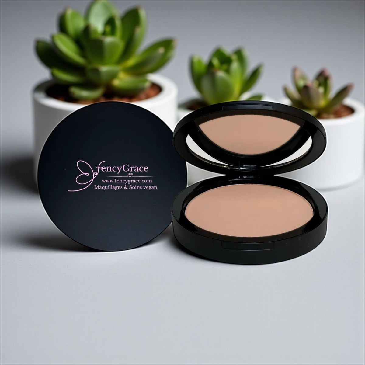 The Ultimate Guide to Makeup Powder: Types, Benefits, and How to Apply